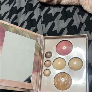 Laura Geller Blush Palette with Pink and Gold Hues